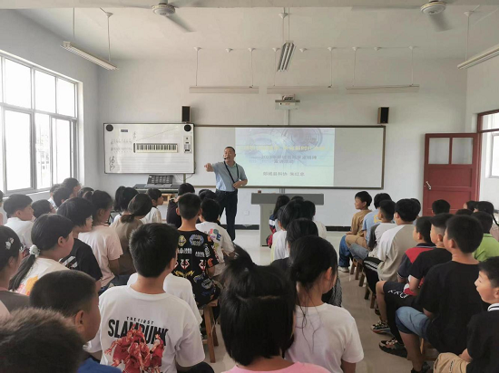 郯城县科协科普大篷车开进红花镇重兴小学