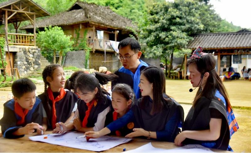 校政企村合作 “讲好中国故事”主题教研活动在荔波举行
