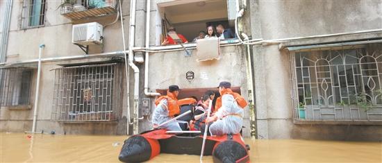 韶关肇庆清远多地内涝 被困群众及时脱险