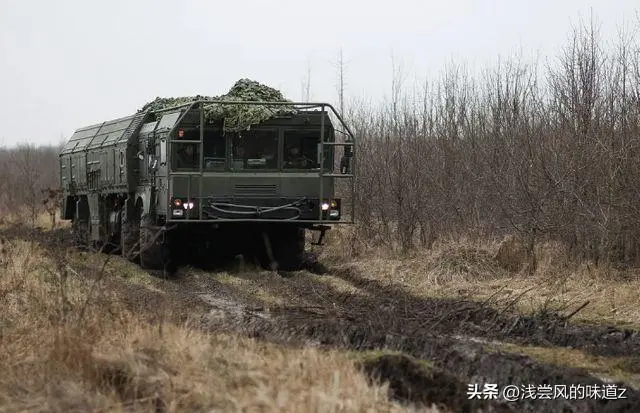 不服就战！俄罗斯首次境外部署核武，西欧惶恐不安，美国束手无策