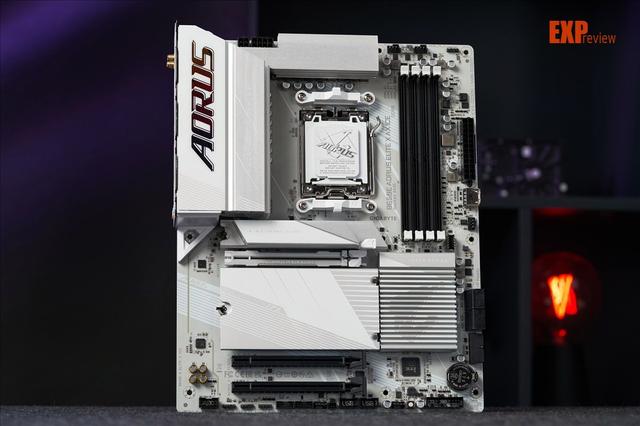 技嘉B650E AORUS ELITE X AX ICE评测