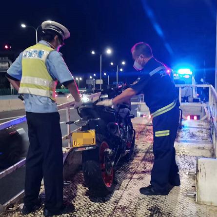 深圳交警提醒：非法营运的电动自行车坐不得！