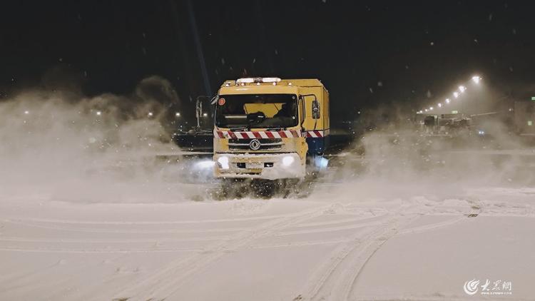 战冰雪 保畅通 青岛机场全力保障旅客安全出行