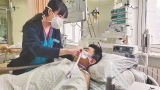 17岁少年感染新冠后“白肺”进了ICU