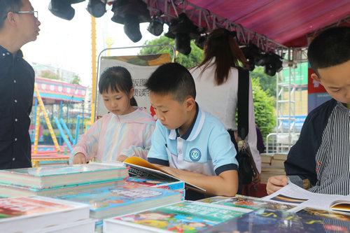 “书香龙马·全民阅读” 泸州市龙马潭区举行全民阅读大会暨第六届惠民图书展活动