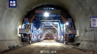 西成铁路甘南藏族自治州境内首座正线隧道顺利贯通
