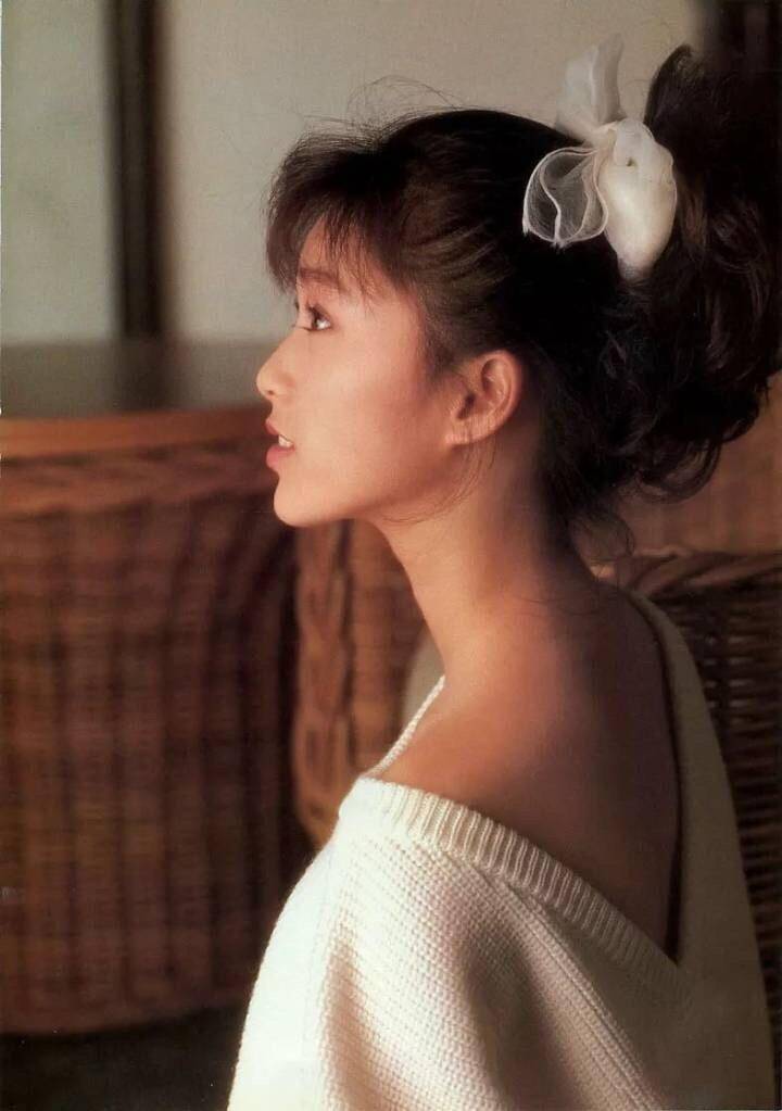 “清纯女星”酒井法子，这张“股间蝴蝶”背后，隐藏了她的堕落史