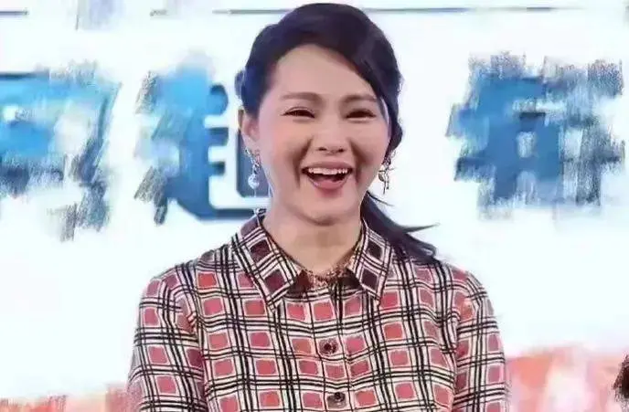 赵雅芝满脸皱纹，刘晓庆眼皮耸拉，“不老女神”都是假的