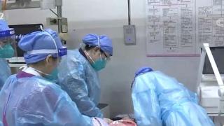 医护人员尽全力守护患儿健康 希望能为孩子再多做一点