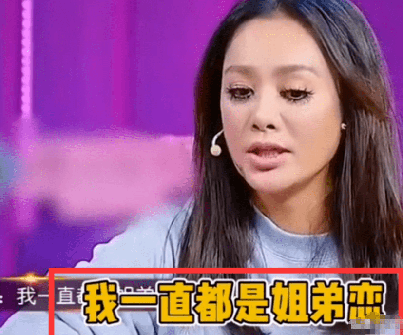 离婚后没再婚的女星，约会小鲜肉，不缺伴侣，把儿子当“丈夫”养