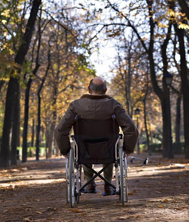 奔六的男人，倘若还去找女人陪伴自己，多半是以下原因