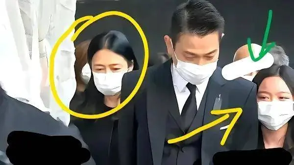 刘德华父亲葬礼2个不和谐：与赌鬼大姐形同陌路，女儿刘向蕙偷笑