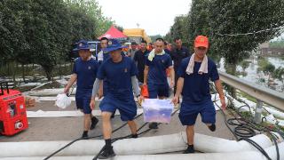 现场直击 | 贵州“消防橙”增援洞庭湖大堤奋战一线