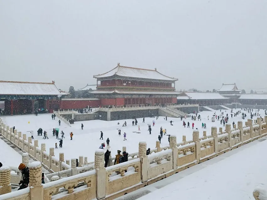 北京大到暴雪：中小学生停课，故宫人头攒动，连续4天预约已满