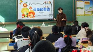 青岛山东路小学开展《生命的奇迹》主题“家长进课堂”活动