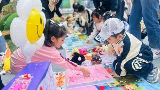 石家庄市长安区第十三幼儿园举行“图书市集”活动