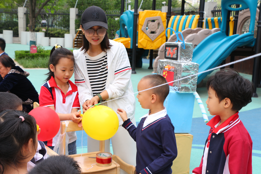 燃科技之梦，做追光少年——济南市历下区启然幼教集团科技展活动