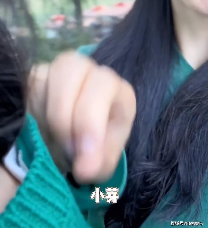 张杰为谢娜庆生，跳俏小奶音给妈妈打call，首度曝光小咘芽生日