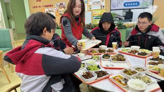 社区爱心餐 暖胃更暖“新”