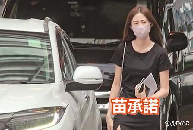 何广沛和失婚女友手牵手甜蜜逛街 两人恋爱大半年已经同居像夫妻