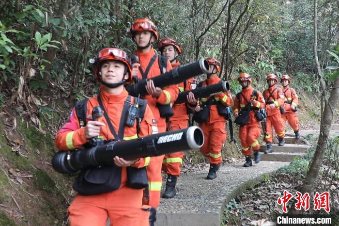 新春森林防火宣传：福建消防员在行动