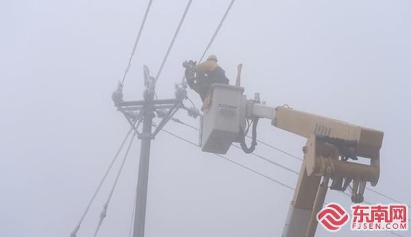 三明建宁：“机器人”科技首秀 为线路“减负”