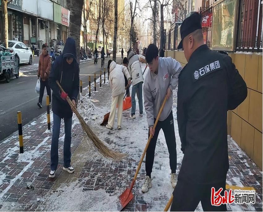 石家庄市天童小学开展扫雪除冰志愿服务活动