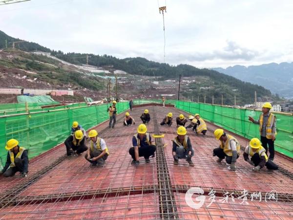 【国庆我在岗】酱香酒习水同民坝项目首栋制酒厂房顺利封顶