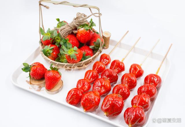 草莓糖葫芦的做法：简单易学，美味甜蜜