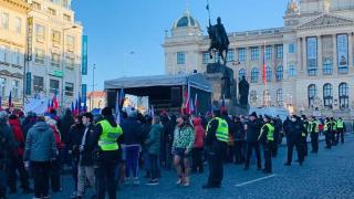 媒体：约有30000-35000人在布拉格市中心参加反政府集