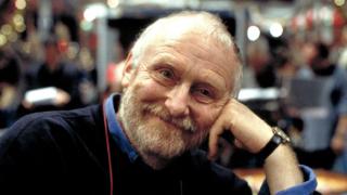 英国导演迈克·霍奇斯去世享年90岁