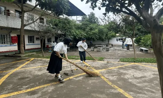 支部动态｜行后第三、外科第八党支部，前往平泉敬老院为老人们送温暖