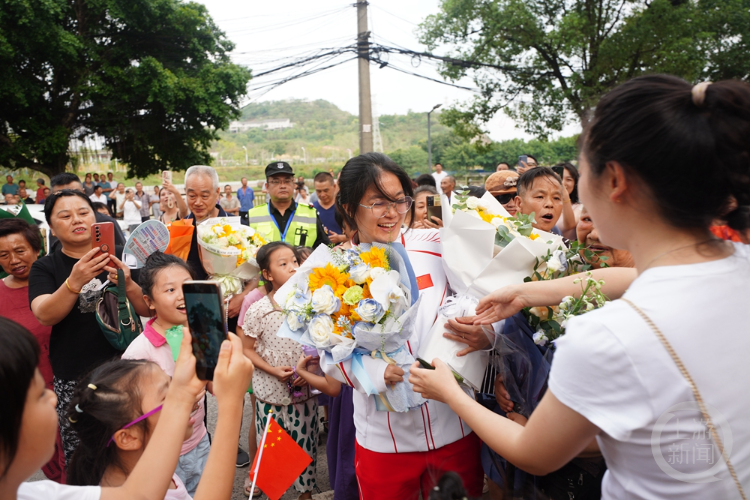 欢迎回家！重庆籍巴黎残奥会羽毛球女单冠军肖祖贤返渝