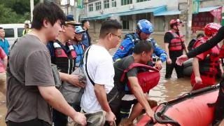 淄博消防支援涿州首日：救助被困群众700余人