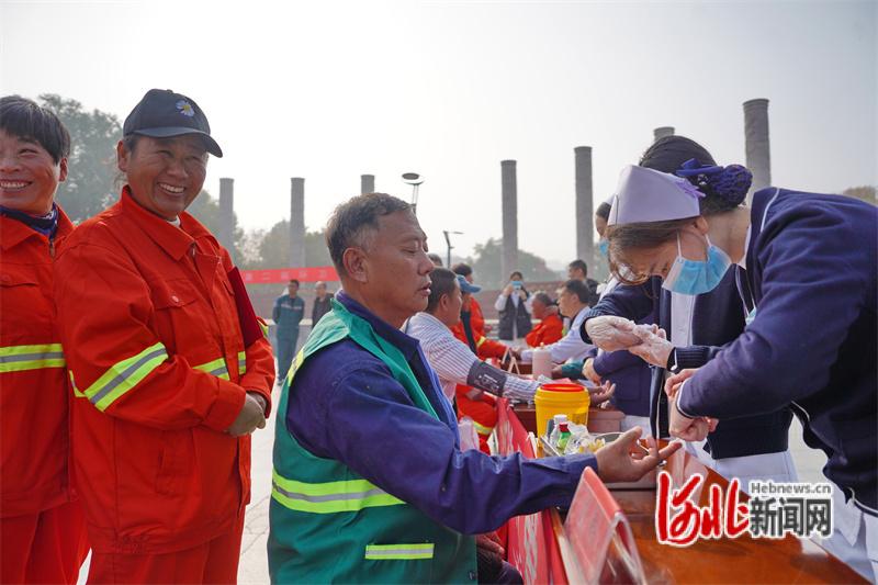 向“城市美容师”致敬！迁安市举行第二届环卫工人节