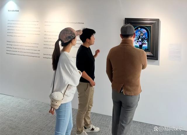 章泽天办清华伦敦艺展，不搞名媛社交身份升级，不输百亿富婆甘比