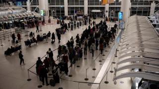 美国纽约肯尼迪国际机场一客机发生火情 机上167人被疏散