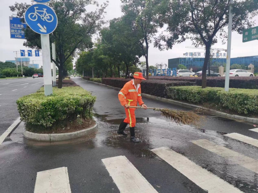 城管水务集团：全力以赴做暴雨下的护航人