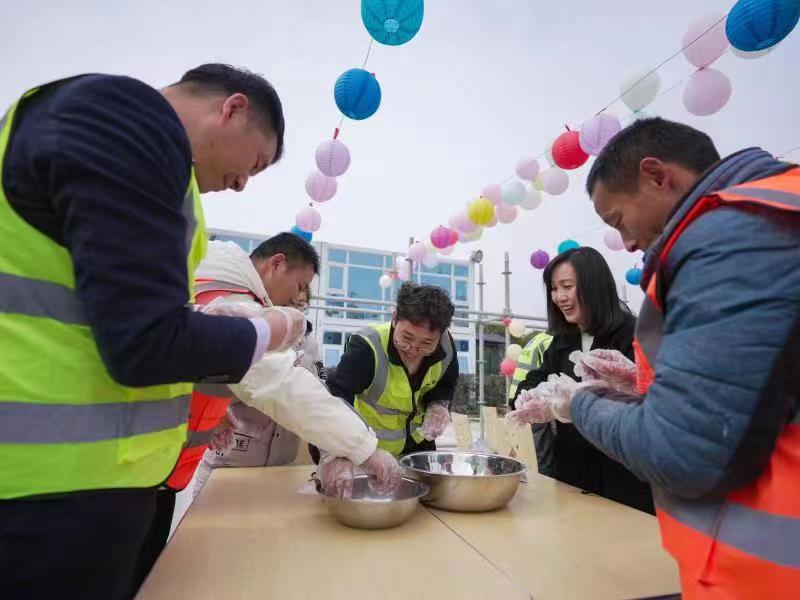 浙江杭州：建设工地欢乐闹元宵