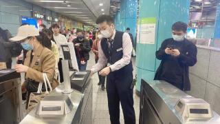 北京地铁4号线动物园站采取限流措施