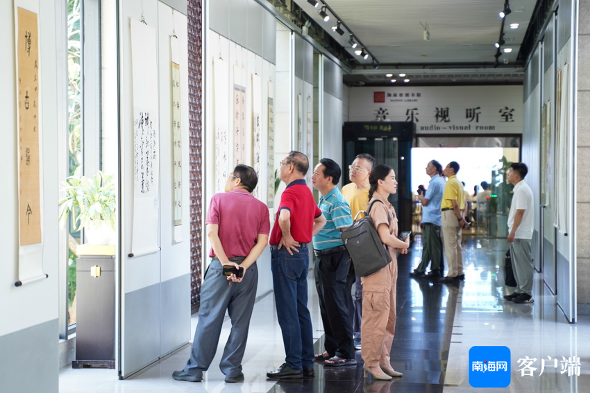 海南省图书馆举办陈泓霏书法艺术作品展 50余件作品参展