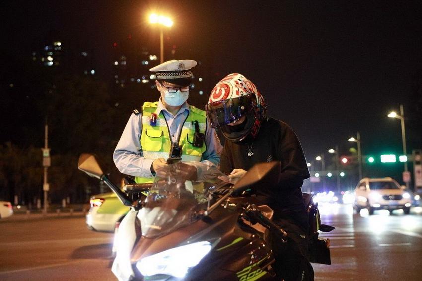 成都交警再出重拳，组建打击飙车炸街特别行动大队