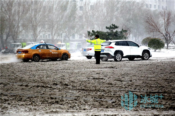 【迎战暴风雪】有这些雪“警” 安全感满满