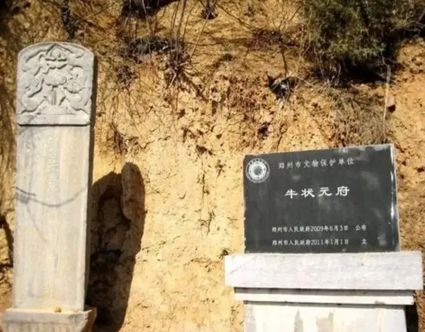 清代状元的后裔：独居深山状元府，坚守着祖宅，无水无电乞讨为生