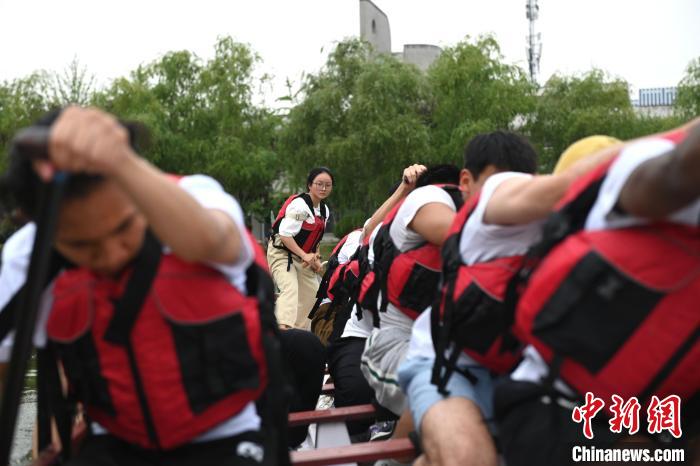 龙舟“圈粉”在皖留学生 感受地道中国传统体育项目