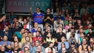 氛围确实不错！巴黎奥运会乒乓球首轮满座，观众现场玩人浪！