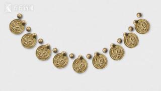挪威男子野外漫步时意外发现1500年前黄金饰品
