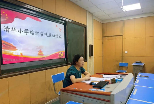 婺源县清华镇中心小学举行“师徒结对”仪式