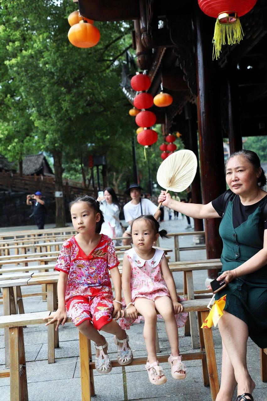 泰安市摄影家协会红色摄影之旅走进湘西芙蓉镇