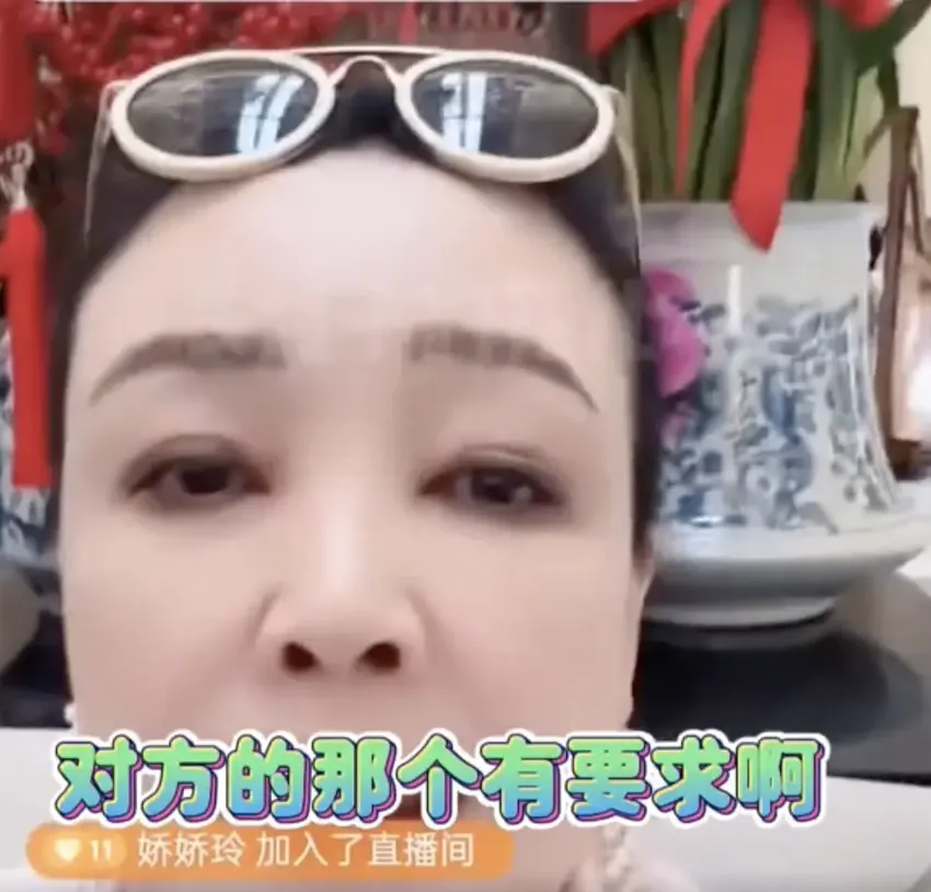 汪小菲和儿女在新加坡被偶遇，小玥儿长高神似大s，弟弟帅气活泼